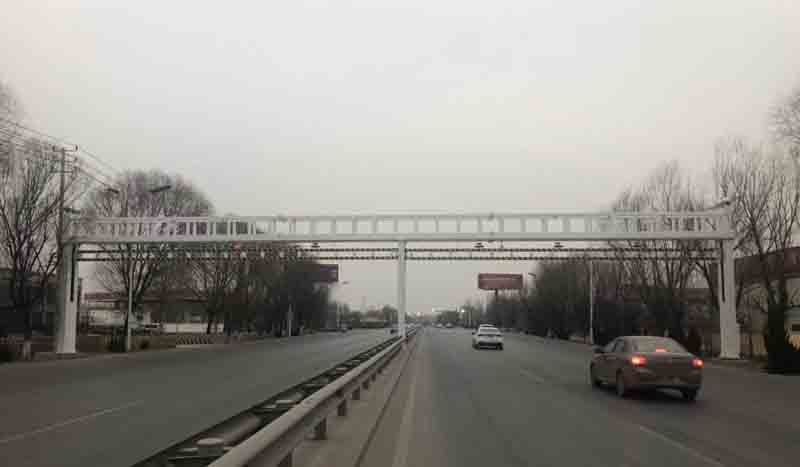 乌鲁木齐公路限高杆